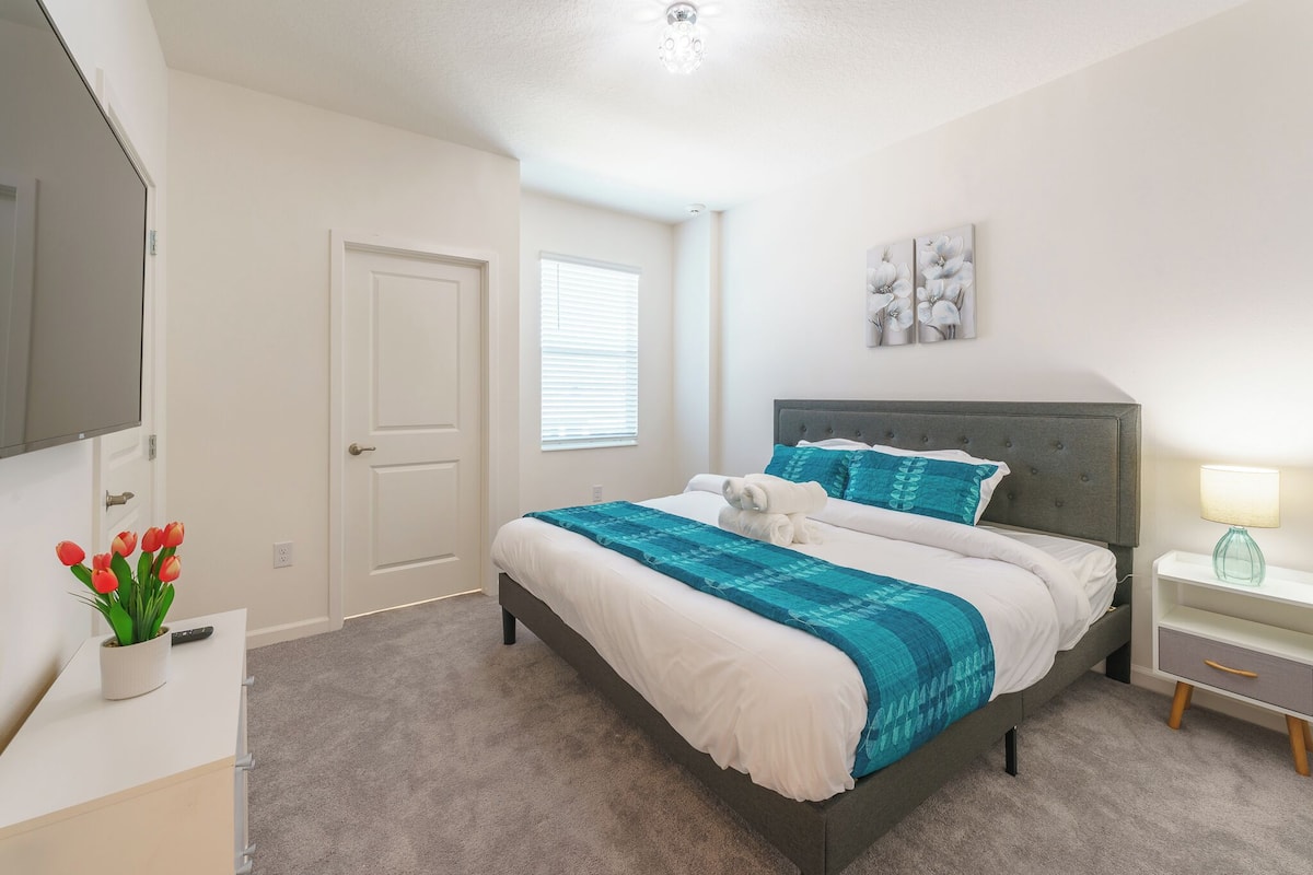 Basic Double Room, 1 King Bed, Non Smoking, Private Bathroom | Free WiFi, bed sheets