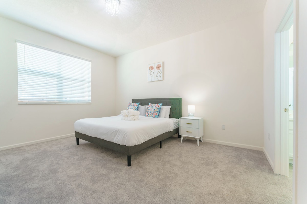 Deluxe Double Room, 1 King Bed, Non Smoking, Private Bathroom | Free WiFi, bed sheets
