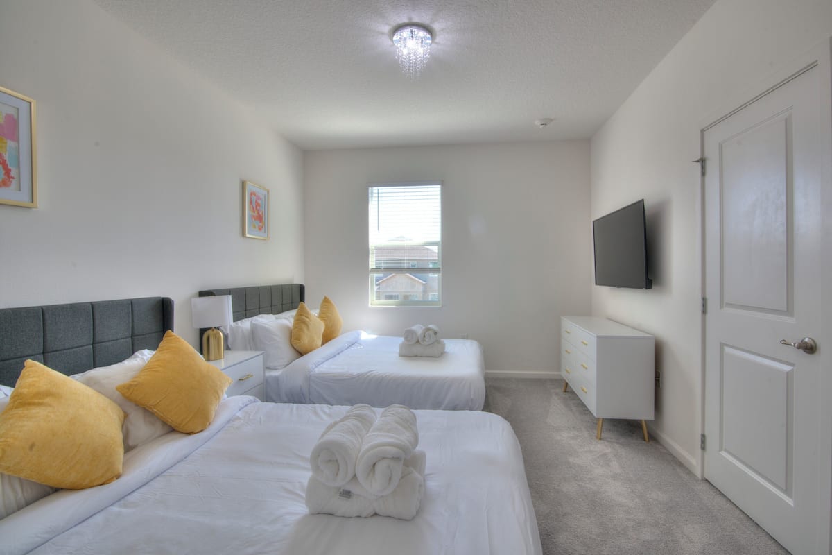 Family Quadruple Room, 2 Double Beds, Non Smoking, Private Bathroom | Free WiFi, bed sheets