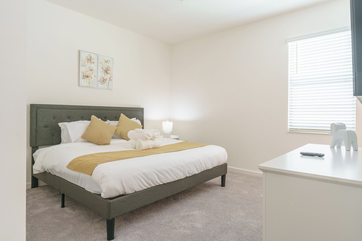 Standard Double Room, 1 King Bed, Non Smoking, Private Bathroom | Free WiFi, bed sheets
