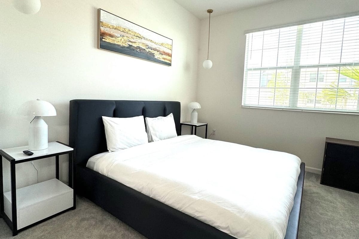 Deluxe Double Room, 1 King Bed, Non Smoking, Private Bathroom | Free WiFi, bed sheets