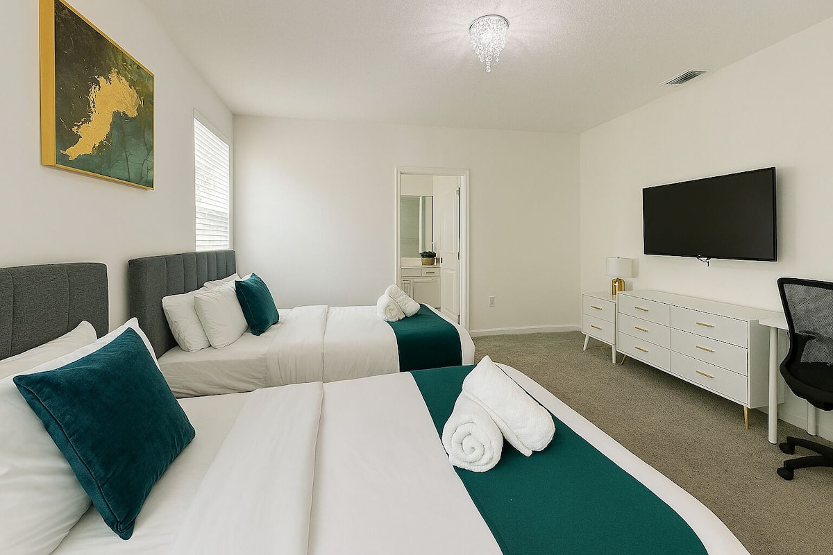 Family Quadruple Room, 2 Double Beds, Non Smoking, Private Bathroom | Free WiFi, bed sheets