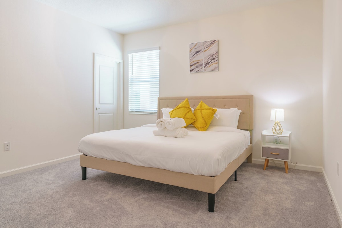 Standard Double Room, 1 King Bed, Non Smoking, Private Bathroom | Free WiFi, bed sheets