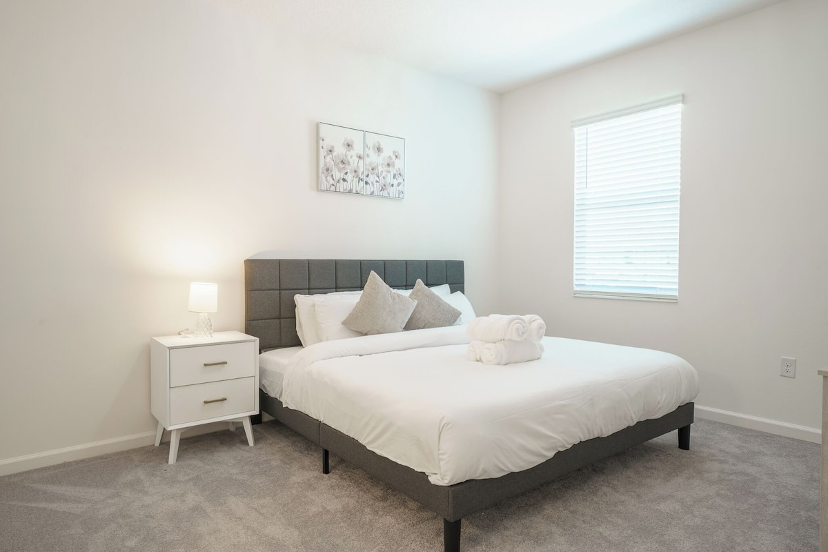 Standard Double Room, 1 King Bed, Non Smoking, Private Bathroom | Free WiFi, bed sheets