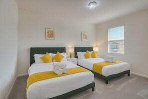 Habitació quàdruple familiar, 2 llits dobles, no fumadors, bany privat | Roba de llit hipoal·lergògena, wifi gratuïta i roba de llit 