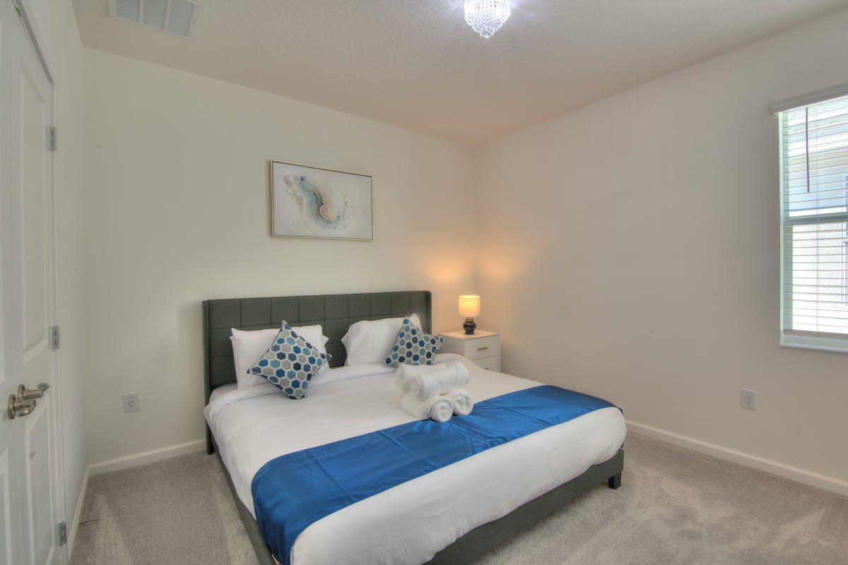 Standard Double Room, 1 King Bed, Non Smoking, Private Bathroom | Free WiFi, bed sheets