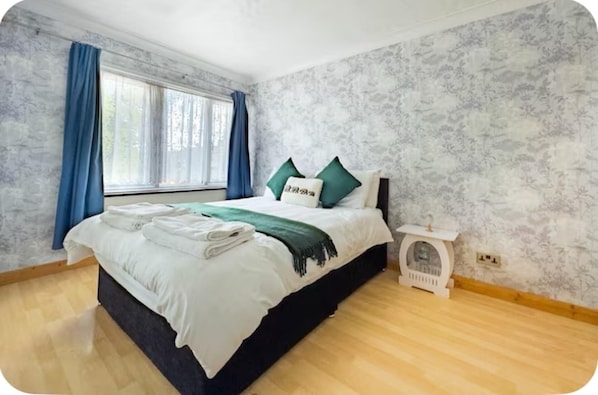 3 bedrooms, iron/ironing board, free WiFi, bed sheets
