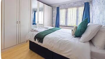 3 kamar tidur, setrika/meja setrika, Wi-Fi gratis, dan seprai linen