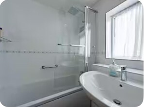Shower dan handuk