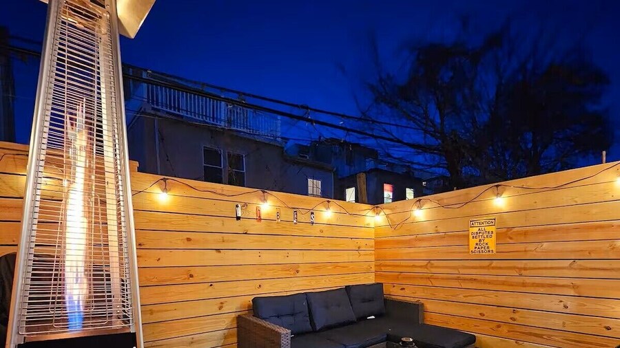 Cozy Home near City Center with Hot tub