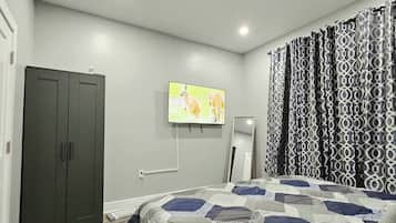 House, City View | Premium bedding, blackout curtains, iron/ironing board, bed sheets