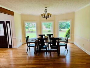 Dining - 4BR 4BA Ranch on 2 Acres Near Trilith Studios (Fayetteville)