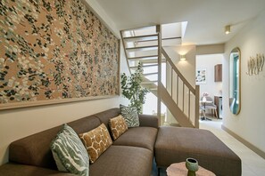 TV - Design apartment near the beach (The Hague)