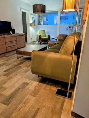 تلفزيون، كُتُب، ستيريو