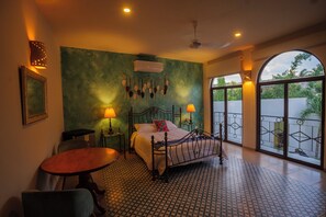 Standard Suite, Pool View | Minibar, free WiFi, bed sheets