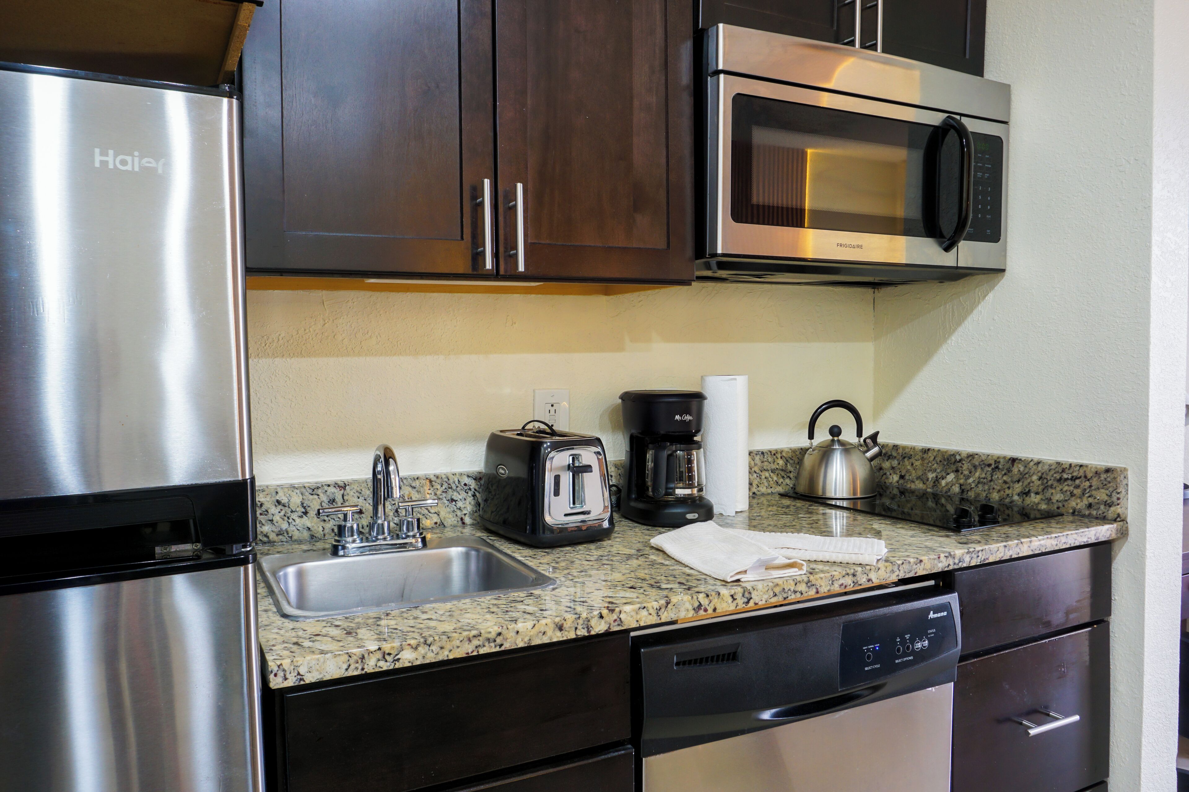 Fridge, microwave, stovetop, dishwasher