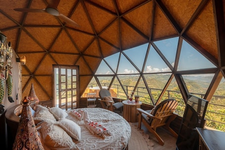 Espacio para trabajar con laptop y wifi gratis