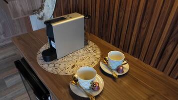 Comfort Chalet | Premium bedding, laptop workspace, WiFi (free)