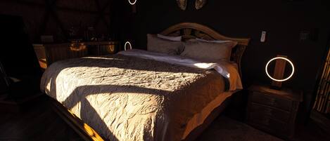 Deluxe Suite, Valley View | Premium bedding, laptop workspace, WiFi (free)