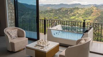 Luxury Chalet | Private spa tub