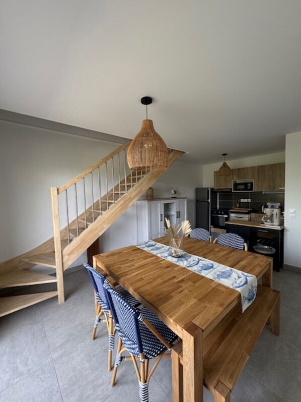 Dining - Superb new apartment 5 minutes walk from the beach with swimming pool (Sérignan)