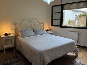 2 Schlafzimmer, Bügeleisen/Bügelbrett, Bettwäsche