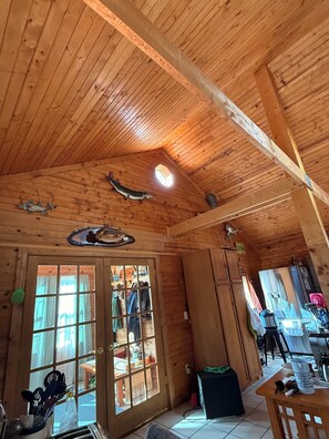 المنشأة من الداخل