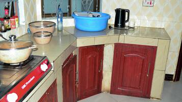 ثلاجة، غسالة أطباق، مستلزمات طهي/أطباق/أوعية