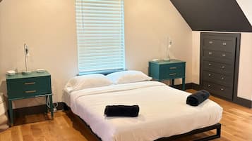 6 bedrooms, iron/ironing board, WiFi, bed sheets