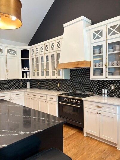 Designer Retreat Pool,Fire Pit,Events,Sleeps 18