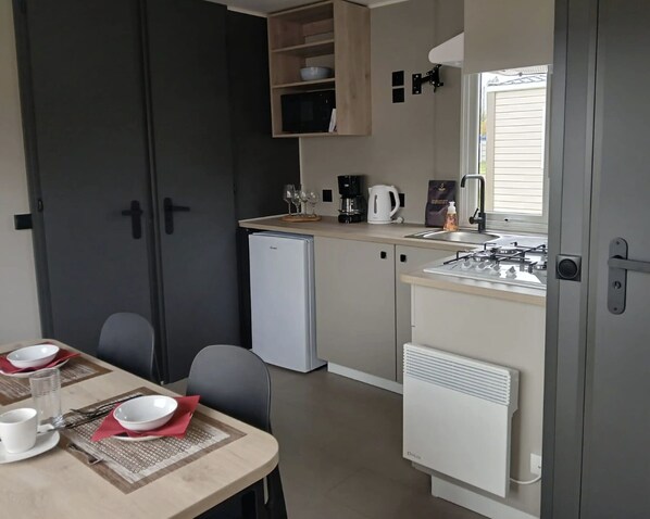 Fridge, microwave, stovetop, coffee/tea maker