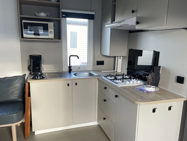 Fridge, microwave, stovetop, coffee/tea maker