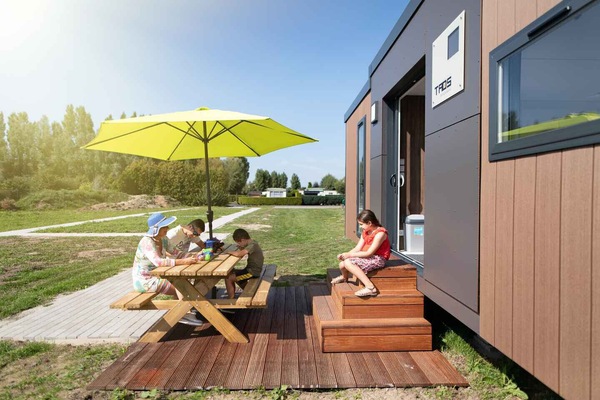 Außenansicht des Ferienparks Klein Strand - Luxus-Chalet 6p