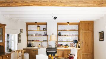 Réfrigérateur, four, lave-vaisselle, cafetiÚre/bouilloire