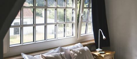 Työpöytä, ilmainen Wi-Fi, vuodevaatteet