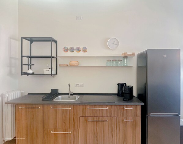 Fridge, stovetop, dishwasher, coffee/tea maker