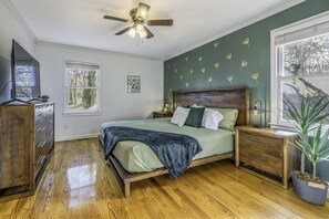 3 bedrooms, iron/ironing board, WiFi, bed sheets