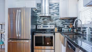 Micro-ondes, four, plaque de cuisson, lave-vaisselle