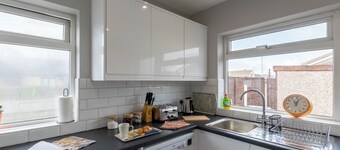 Altham Place-fully Refurbished 2-bath Bungalow