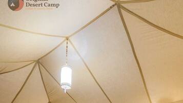 Chambre Quadruple Deluxe, balcon, vue cour intérieure | Literie de qualité supérieure, couette en duvet d'oie, surmatelas