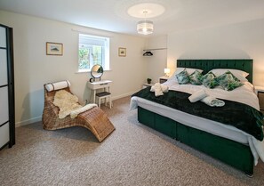 3 bedrooms, iron/ironing board, bed sheets