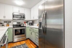 電子レンジ、オーブン、コンロ、食器洗い機