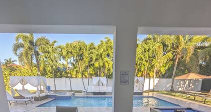 This Miami Vice Villa home is a stunning Saltwater Heated pool/Jacuzzi spa Oasis