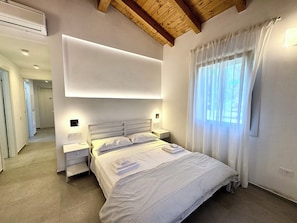 3 habitaciones, escritorio, tabla de planchar con plancha y wifi gratis
