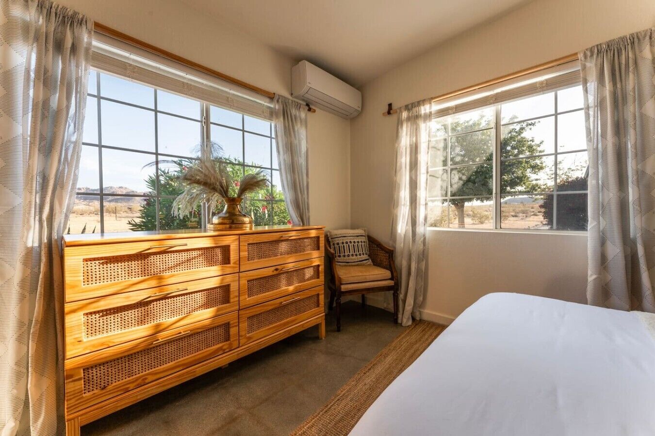4 bedrooms, desk, iron/ironing board, free WiFi
