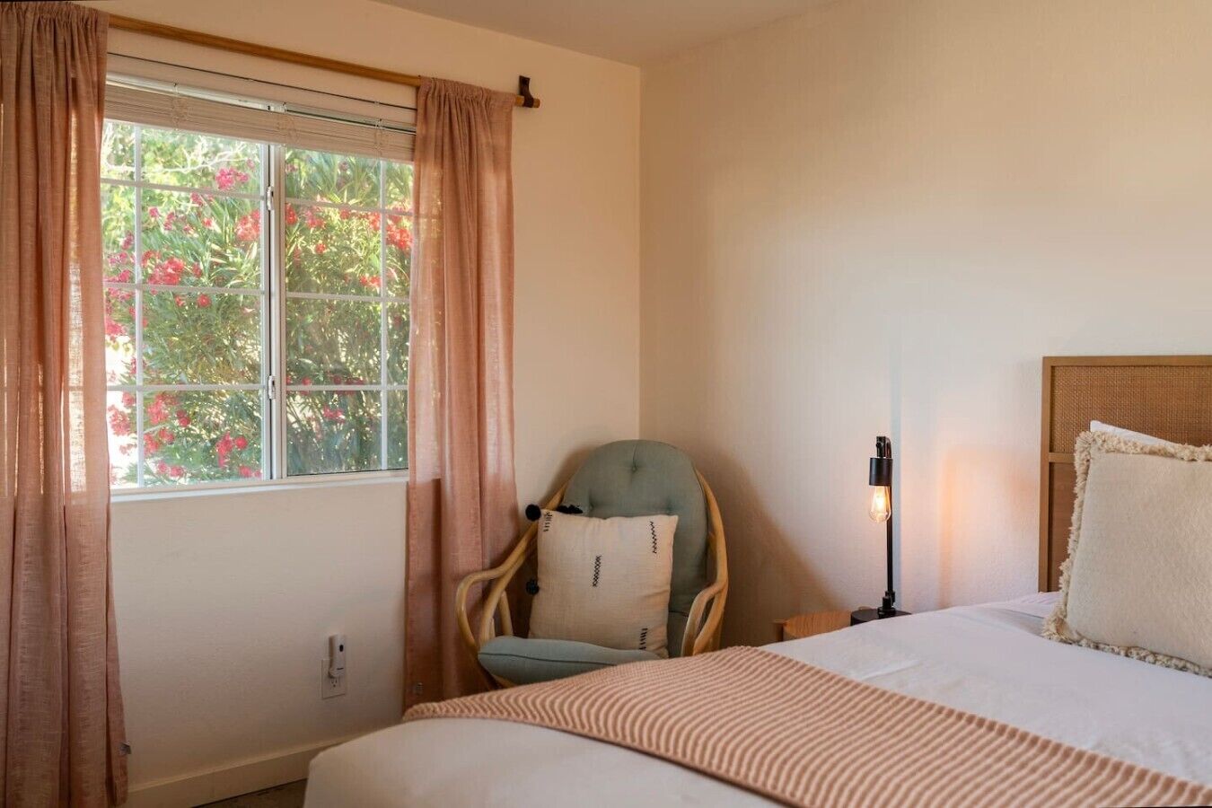 4 habitaciones, escritorio, tabla de planchar con plancha y wifi gratis 