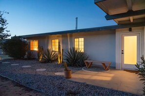 Terrace/patio - Golden Nugget | Panoramic Views & Peaceful Nights (Joshua Tree)