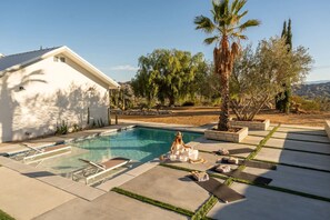 Outdoor pool - The Aspen Retreat by Gleb Savchenko | Joshua Tree (Morongo Valley)