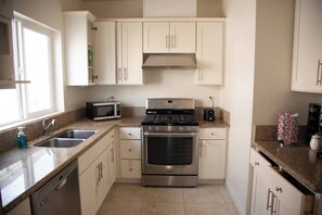 Mikroaaltouuni, uuni, liesi, astianpesukone