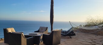 Ocean Sunsets Charming 1 bedroom cottage with forever ocean views!